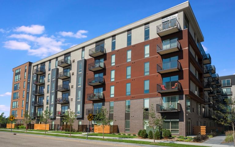 DINDIGO APARTMENTS BLOOMINGTON MN BUILDING EXT 04