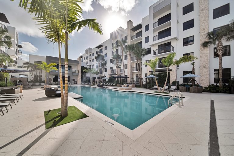 Palmera Pool resized for web