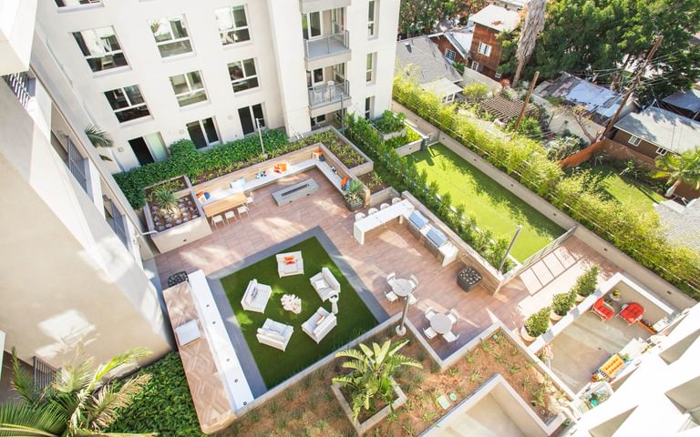 THE HIGHLAND RESIDENCES HOLLYWOOD CA COURTYARD 02